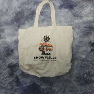 Showfields TOTEBAG with 3 buttons